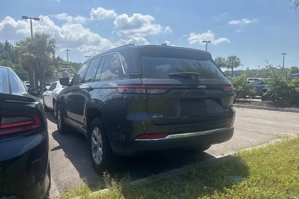 2023 Jeep Grand Cherokee Limited photo 1