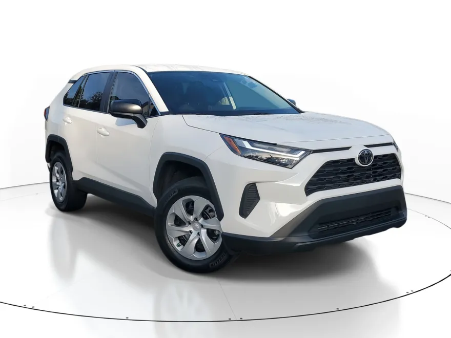 2024 Toyota RAV4 LE photo 1