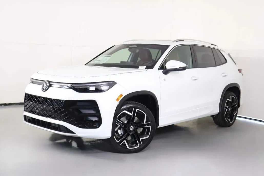 2025 Volkswagen Tiguan SEL R-Line Black photo 1