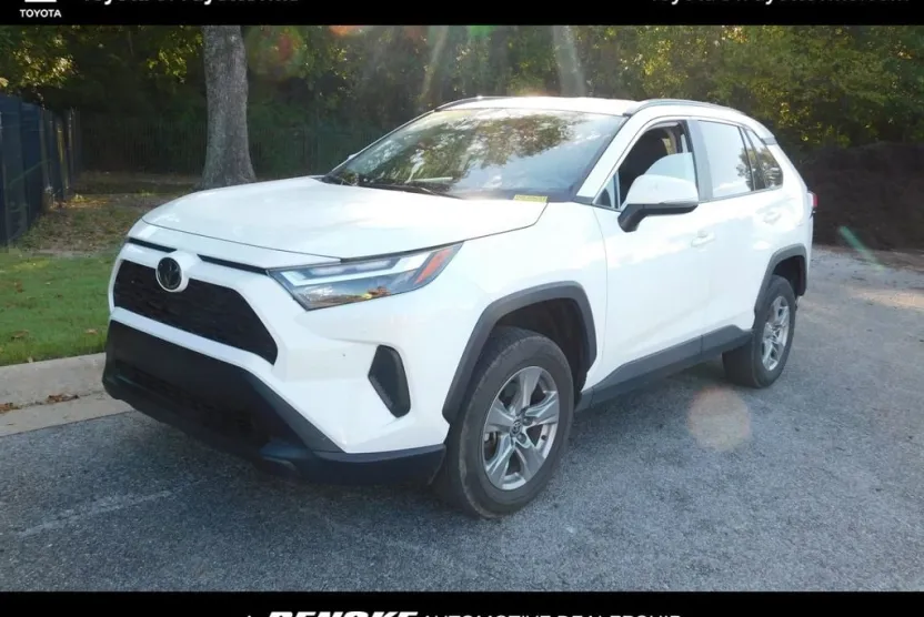 2024 Toyota RAV4 XLE photo 1
