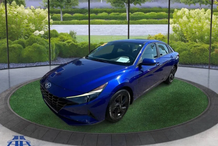 2022 Hyundai Elantra SEL Convenience photo 1