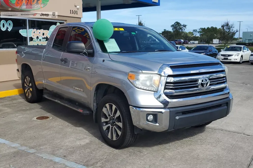 2017 Toyota Tundra Double Cab SR5 photo 1