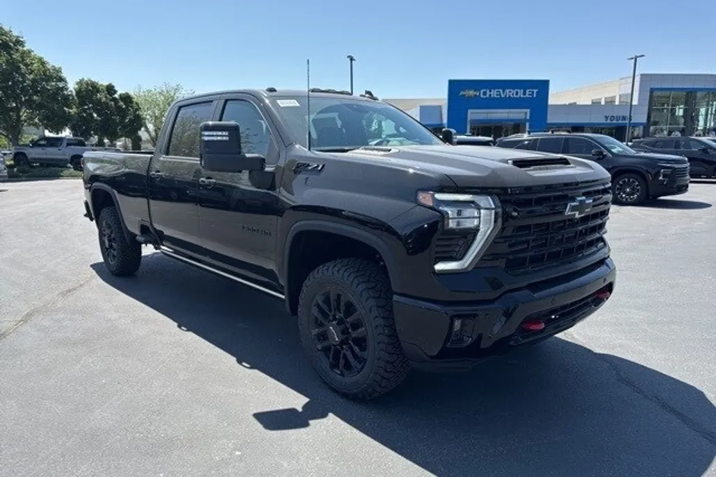 2025 Chevrolet Silverado 3500HD LTZ photo 1