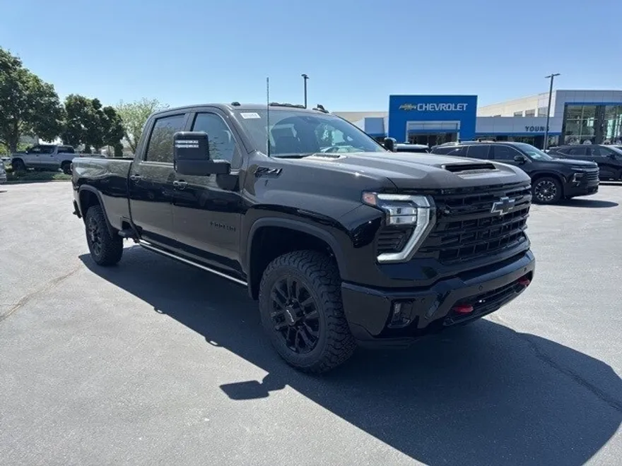 2025 Chevrolet Silverado 3500HD LTZ photo 1