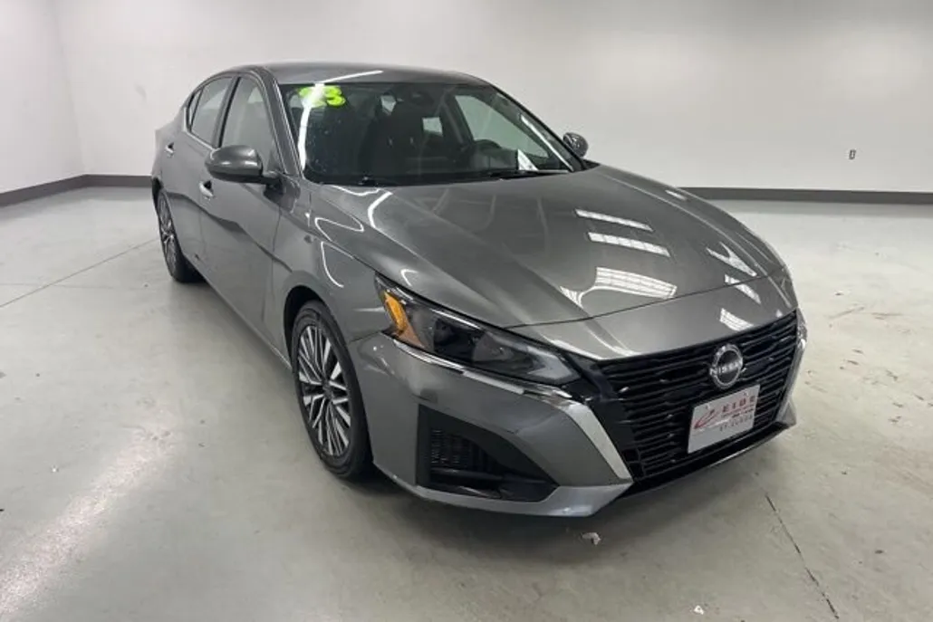 2023 Nissan Altima 2.5 SV photo 1