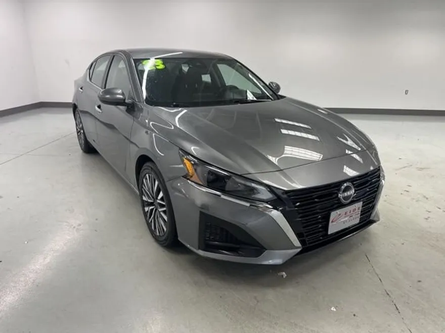 2023 Nissan Altima 2.5 SV photo 1
