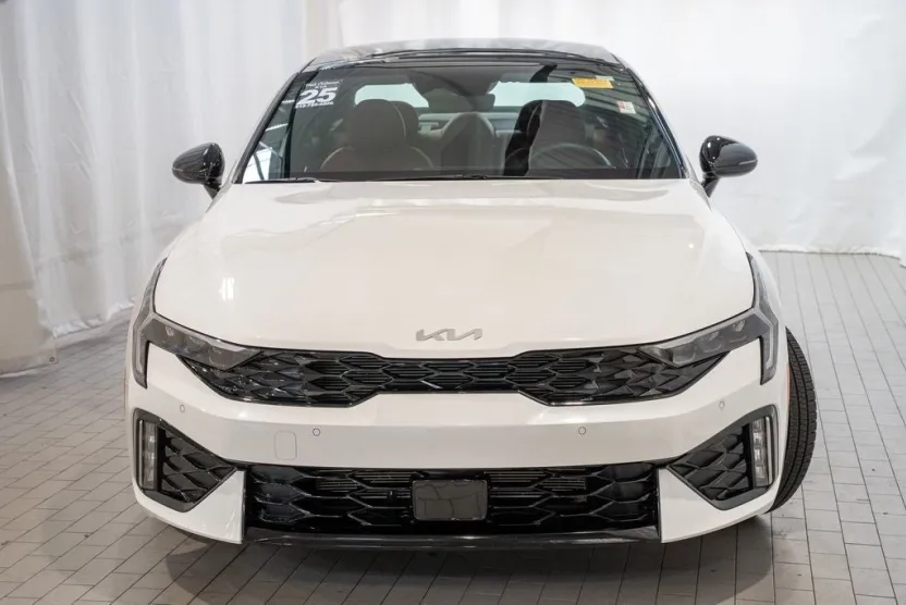 2025 Kia K5 GT-Line photo 1