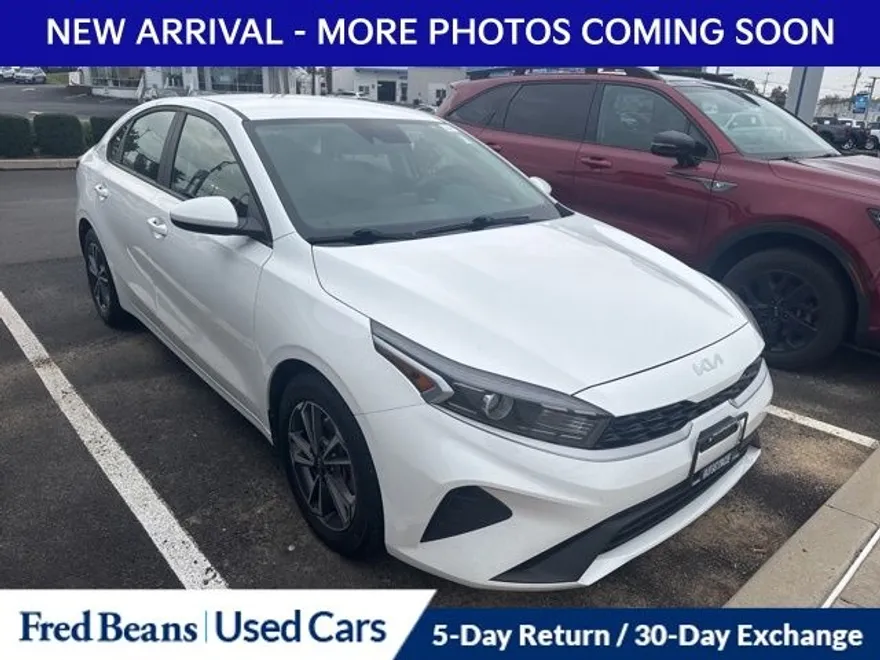2023 Kia Forte LXS photo 1
