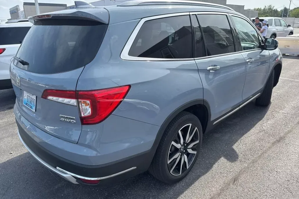 2022 Honda Pilot Touring photo 1