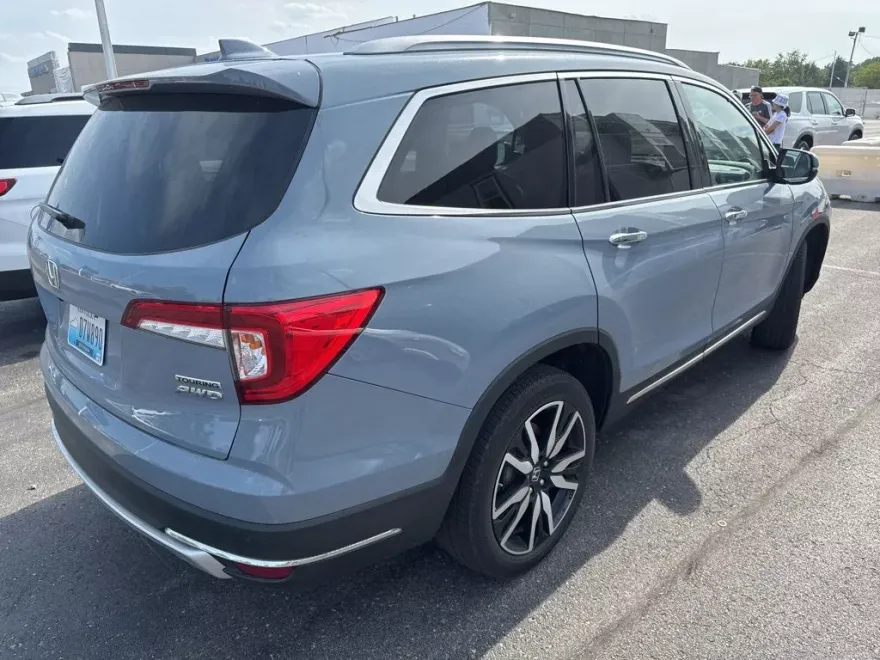 2022 Honda Pilot Touring photo 1