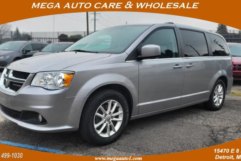 2018 Dodge Grand Caravan SXT photo 1
