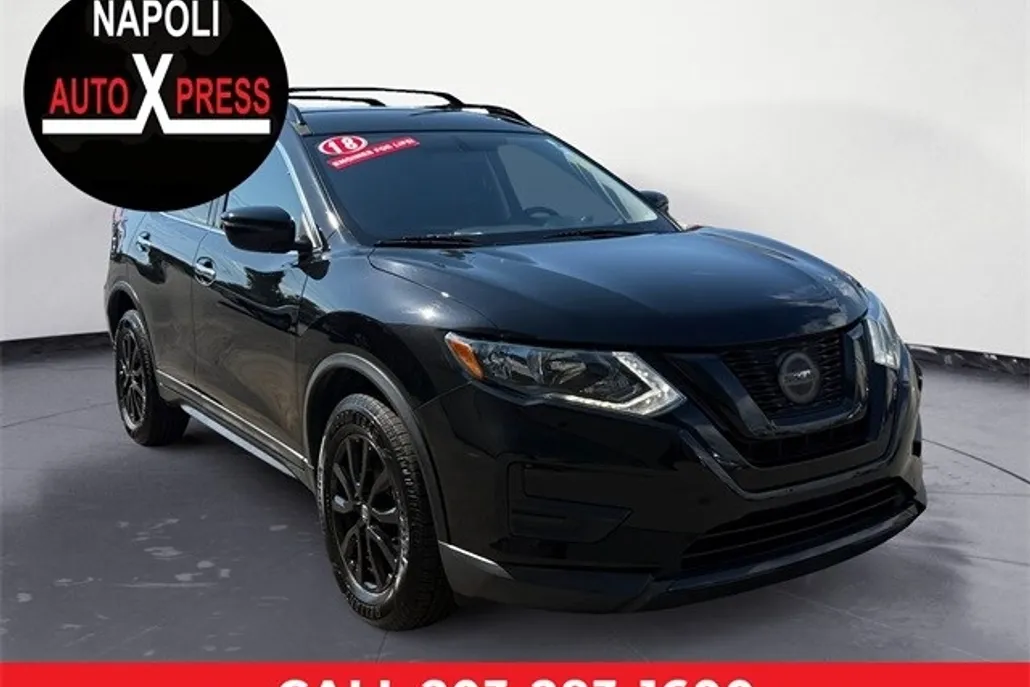 2018 Nissan Rogue SV photo 1