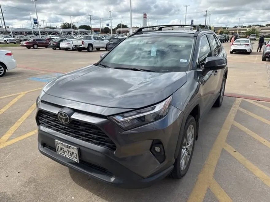 2023 Toyota RAV4 XLE Premium photo 1