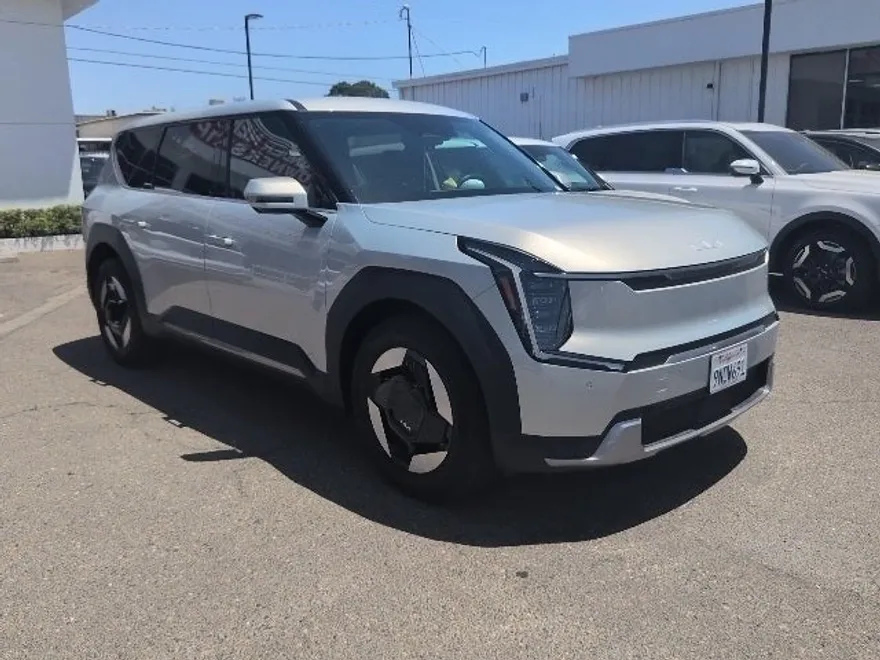 2024 Kia EV9 Light Long Range photo 1
