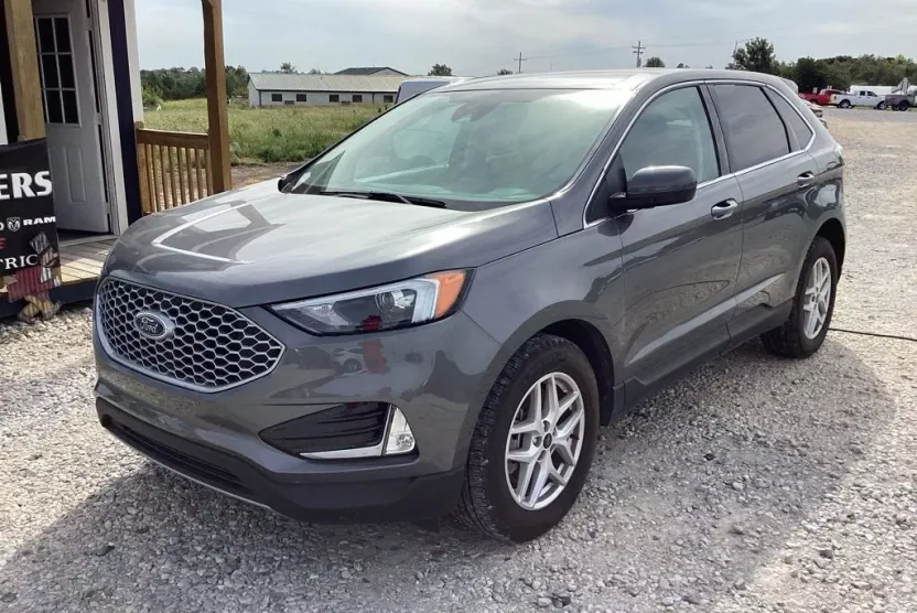 2023 Ford Edge SEL photo 1