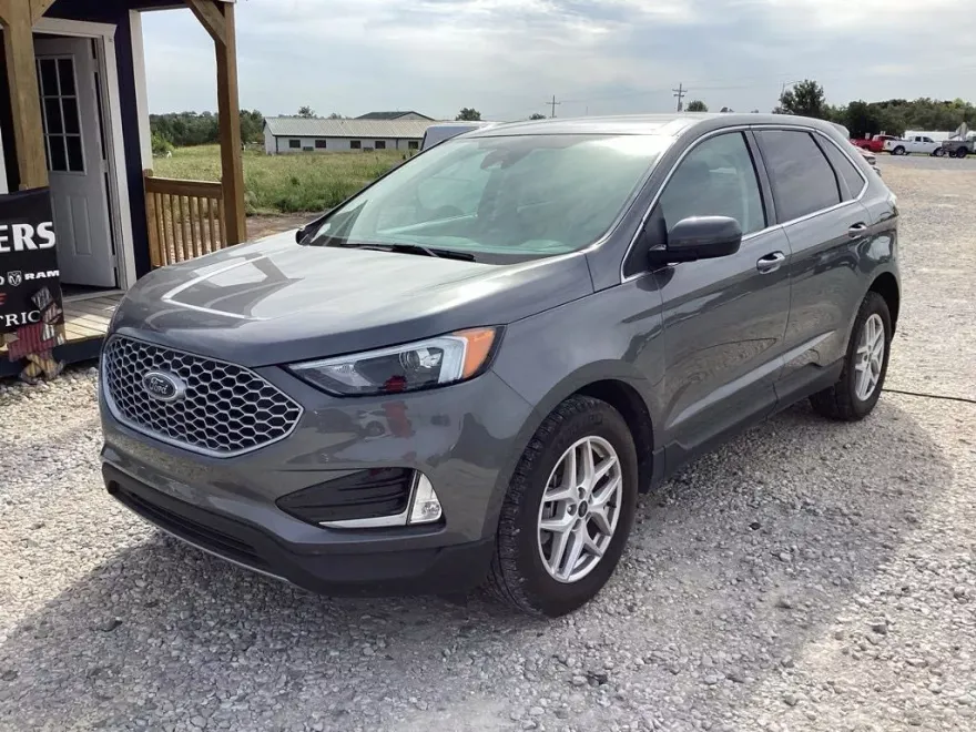 2023 Ford Edge SEL photo 1