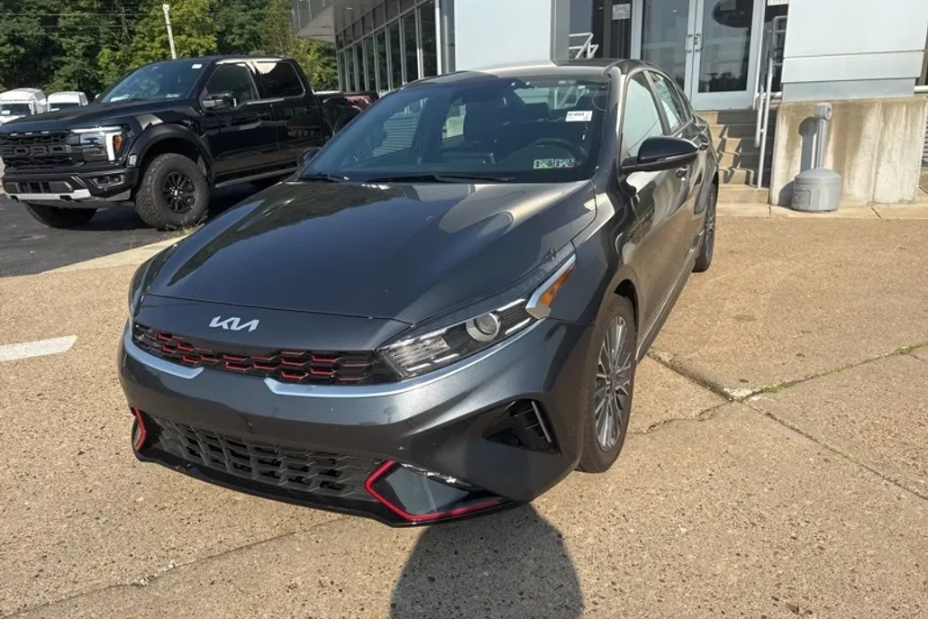 2023 Kia Forte GT-Line photo 1