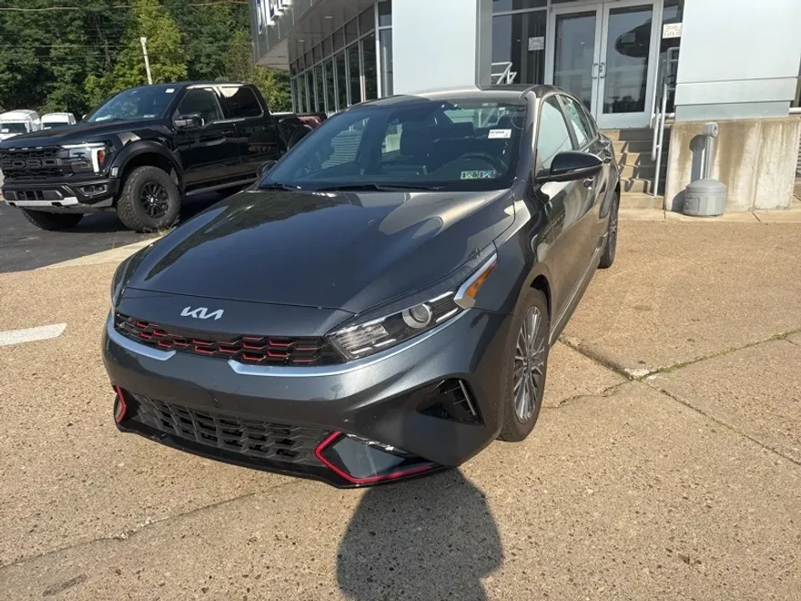2023 Kia Forte GT-Line photo 1