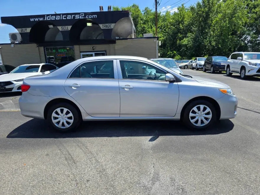 2012 Toyota Corolla L photo 1