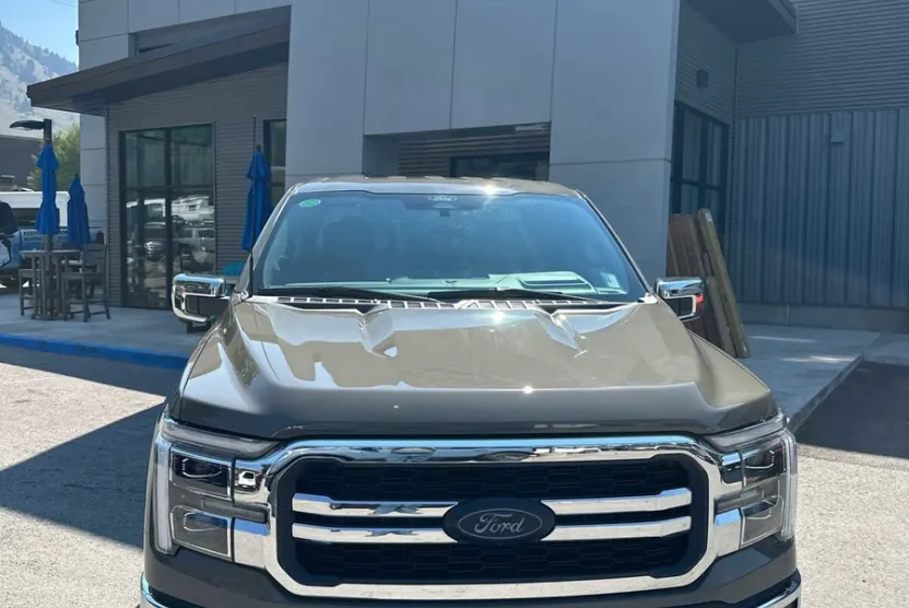 2025 Ford F-150 Lariat photo 1