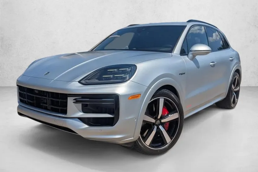 2025 Porsche Cayenne Turbo E-Hybrid photo 1