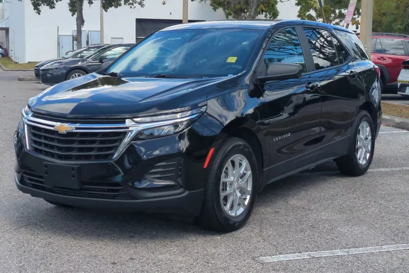2022 Chevrolet Equinox LS photo 1