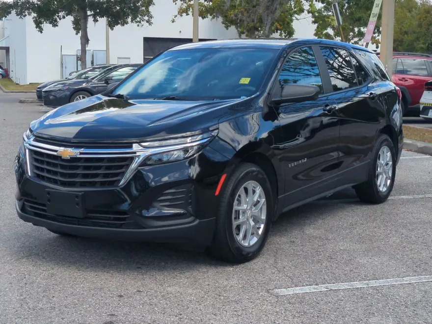 2022 Chevrolet Equinox LS photo 1