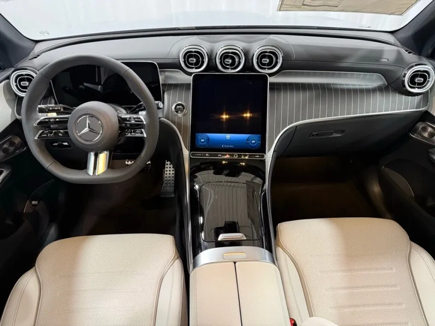 2026 Mercedes Benz GLC 300 4MATIC photo 1
