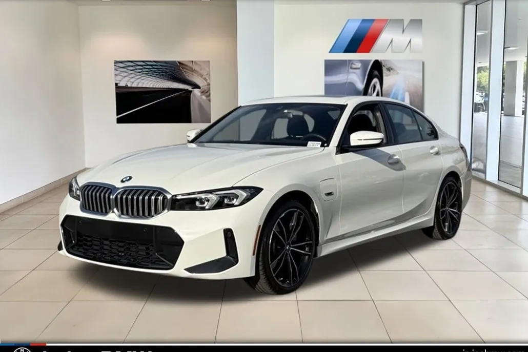 2023 Bmw 330e Sedan photo 1