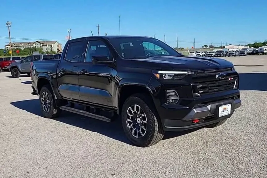 2024 Chevrolet Colorado Z71 photo 1
