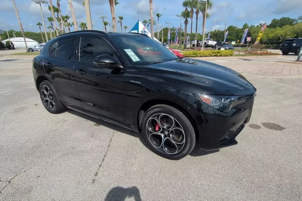 2025 Alfa Romeo Stelvio Sprint photo 1