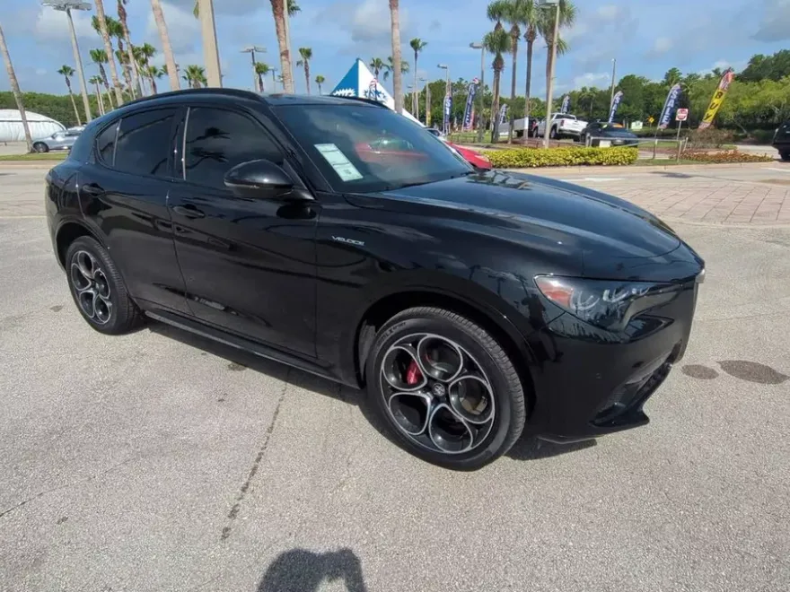 2025 Alfa Romeo Stelvio Sprint photo 1