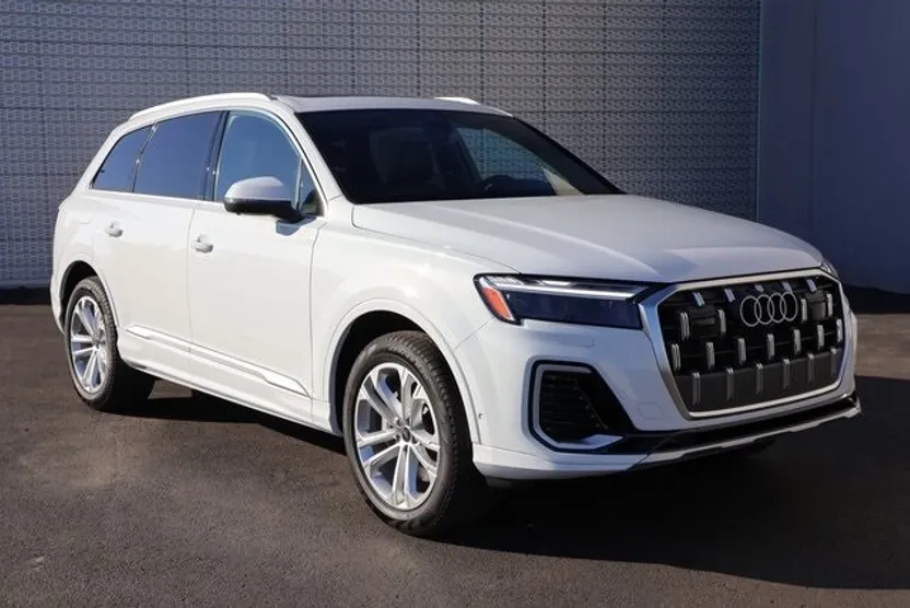 2025 Audi Q7 55 Premium Plus photo 1