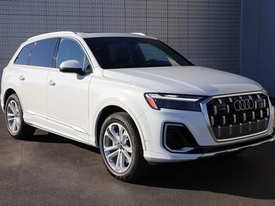 2025 Audi Q7 55 Premium Plus photo 1