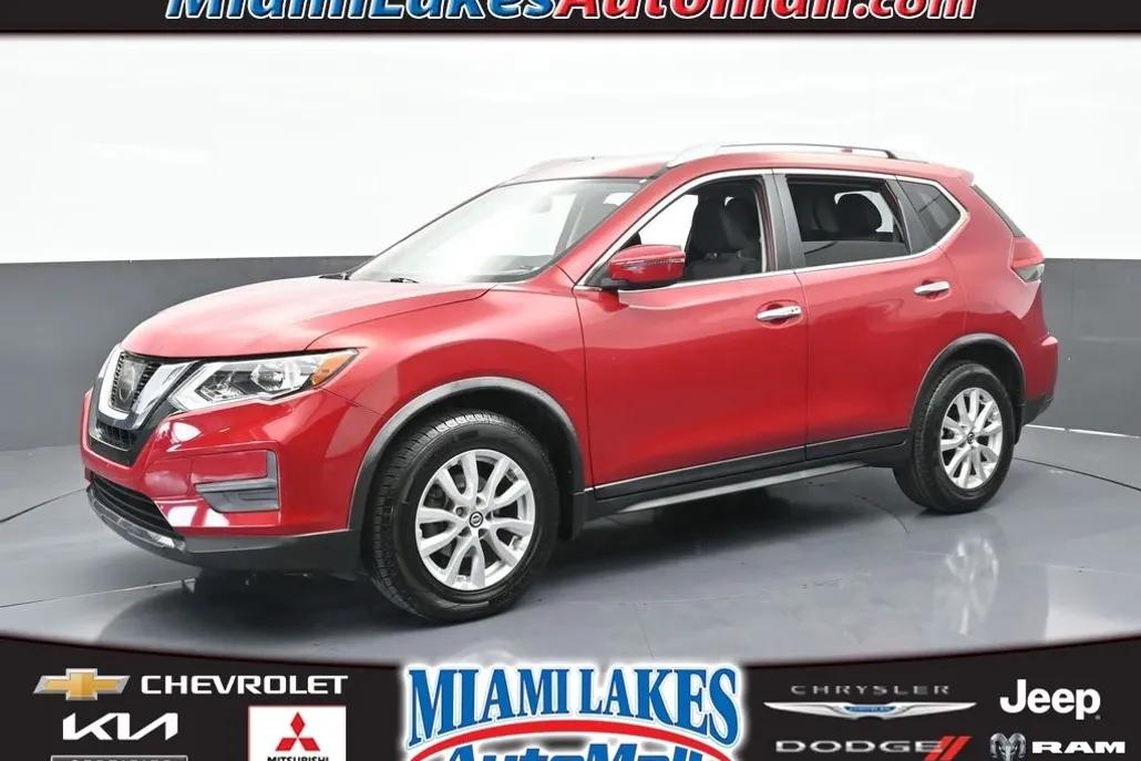 2017 Nissan Rogue SV photo 1