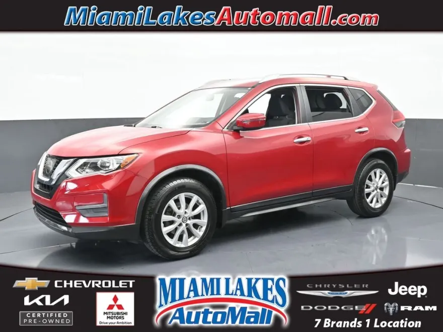 2017 Nissan Rogue SV photo 1