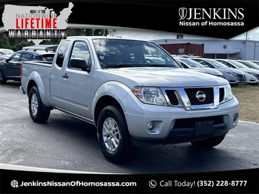2015 Nissan Frontier SV photo 1