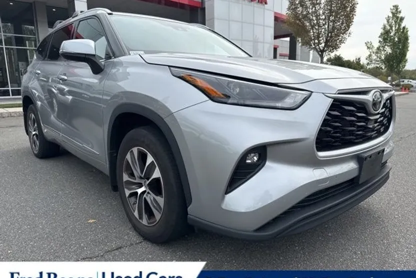 2022 Toyota Highlander XLE photo 1