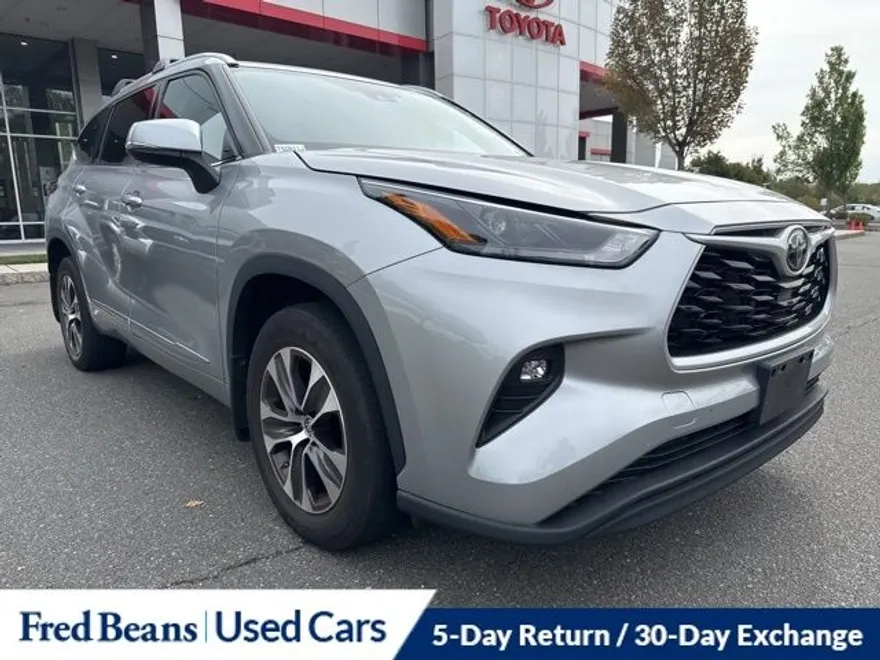2022 Toyota Highlander XLE photo 1