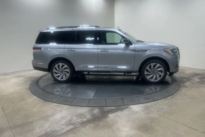 2022 Lincoln Navigator Reserve photo 1