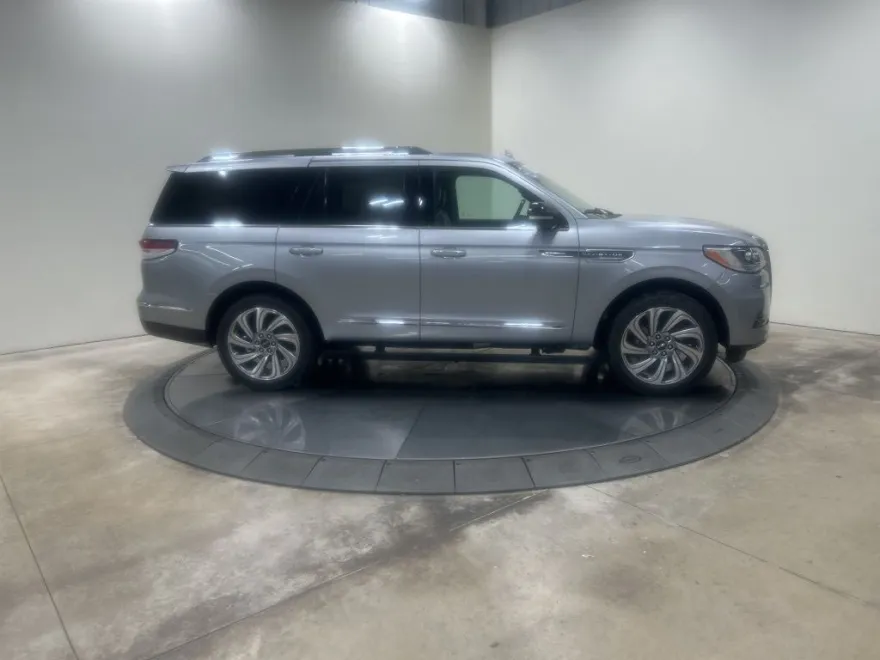 2022 Lincoln Navigator Reserve photo 1