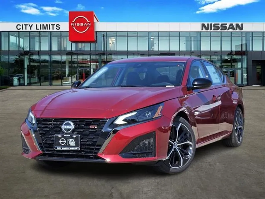 2025 Nissan Altima SR photo 1