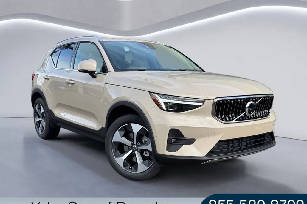 2025 Volvo XC40 Plus photo 1