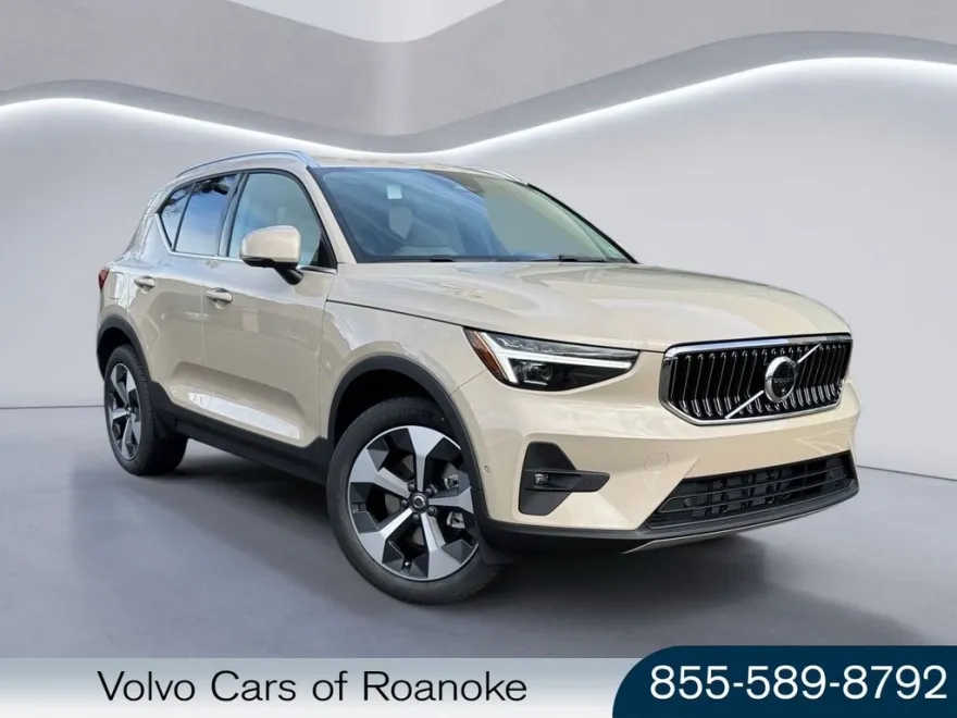 2025 Volvo XC40 Plus photo 1