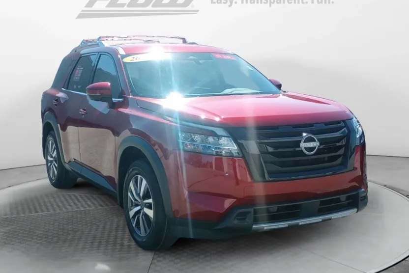 2024 Nissan Pathfinder SL photo 1