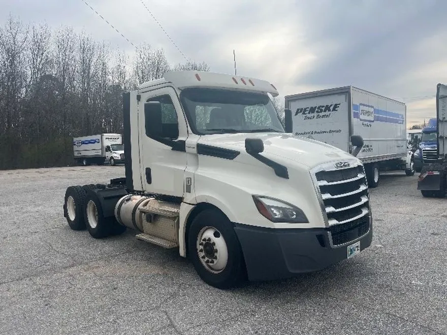 2019 Freightliner Cascadia 126" Day cab photo 1