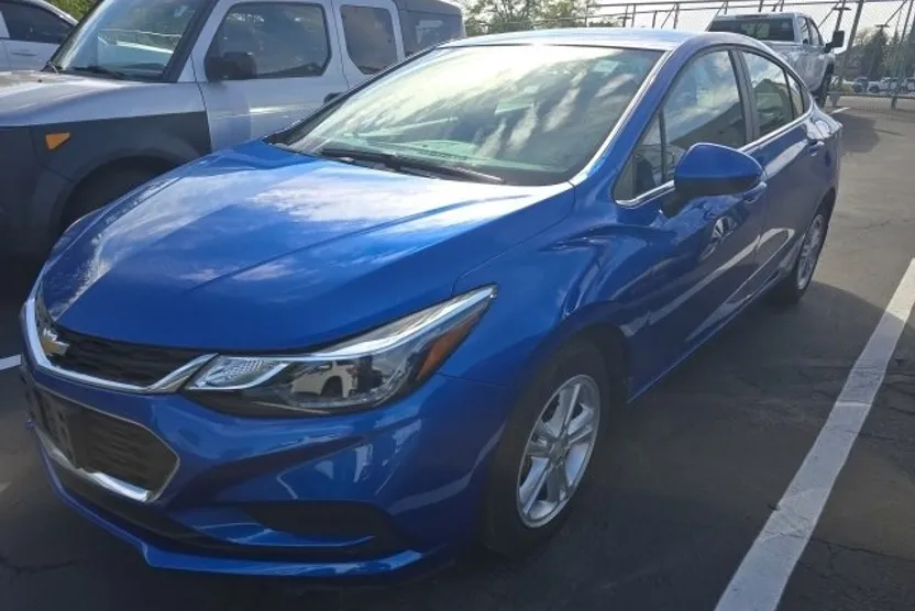 2017 Chevrolet Cruze LT photo 1