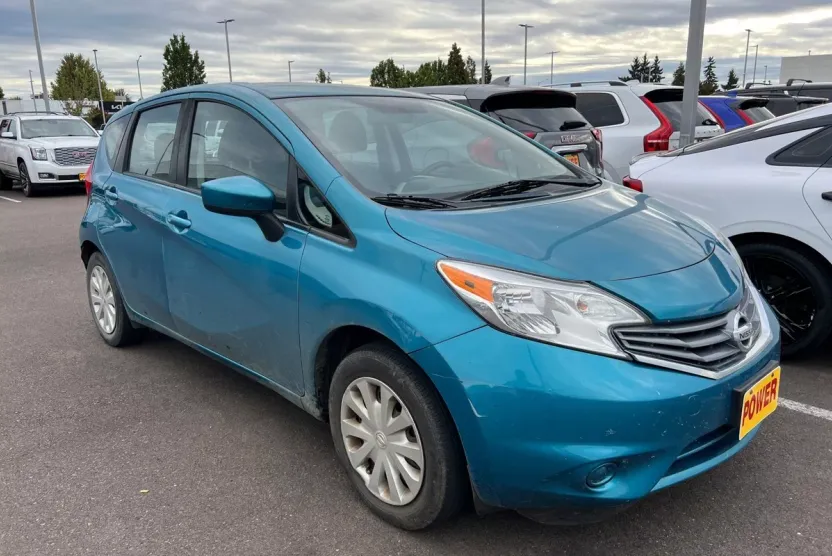 2016 Nissan Versa Note SV photo 1