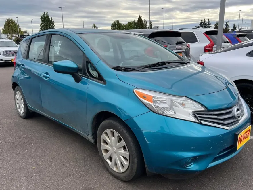 2016 Nissan Versa Note SV photo 1