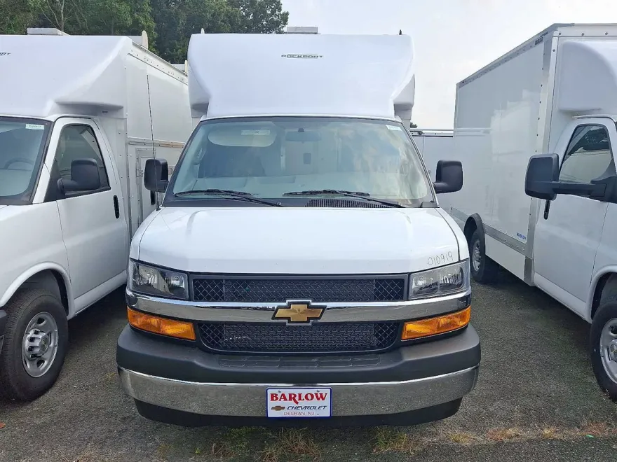 2025 Chevrolet Express Cutaway 3500 photo 1